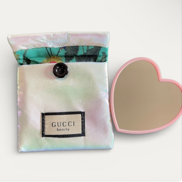 Gucci Beauty heart-shaped compact mirror with Iridescent Pouch - Picture 2 of 8